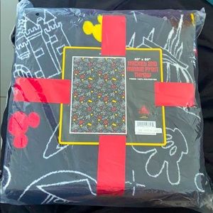 Mickey and Minnie Print “Throw Blanket”